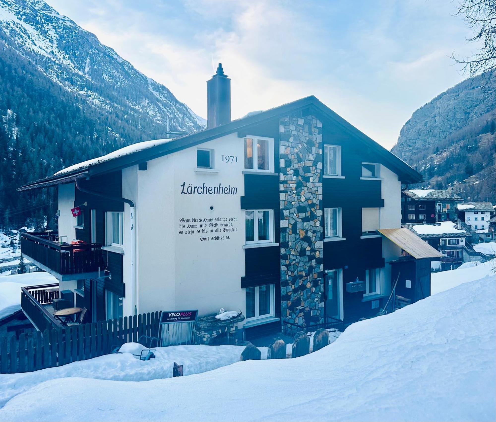 Holiday House Laerchenheim Saas-Balen ภายนอก รูปภาพ