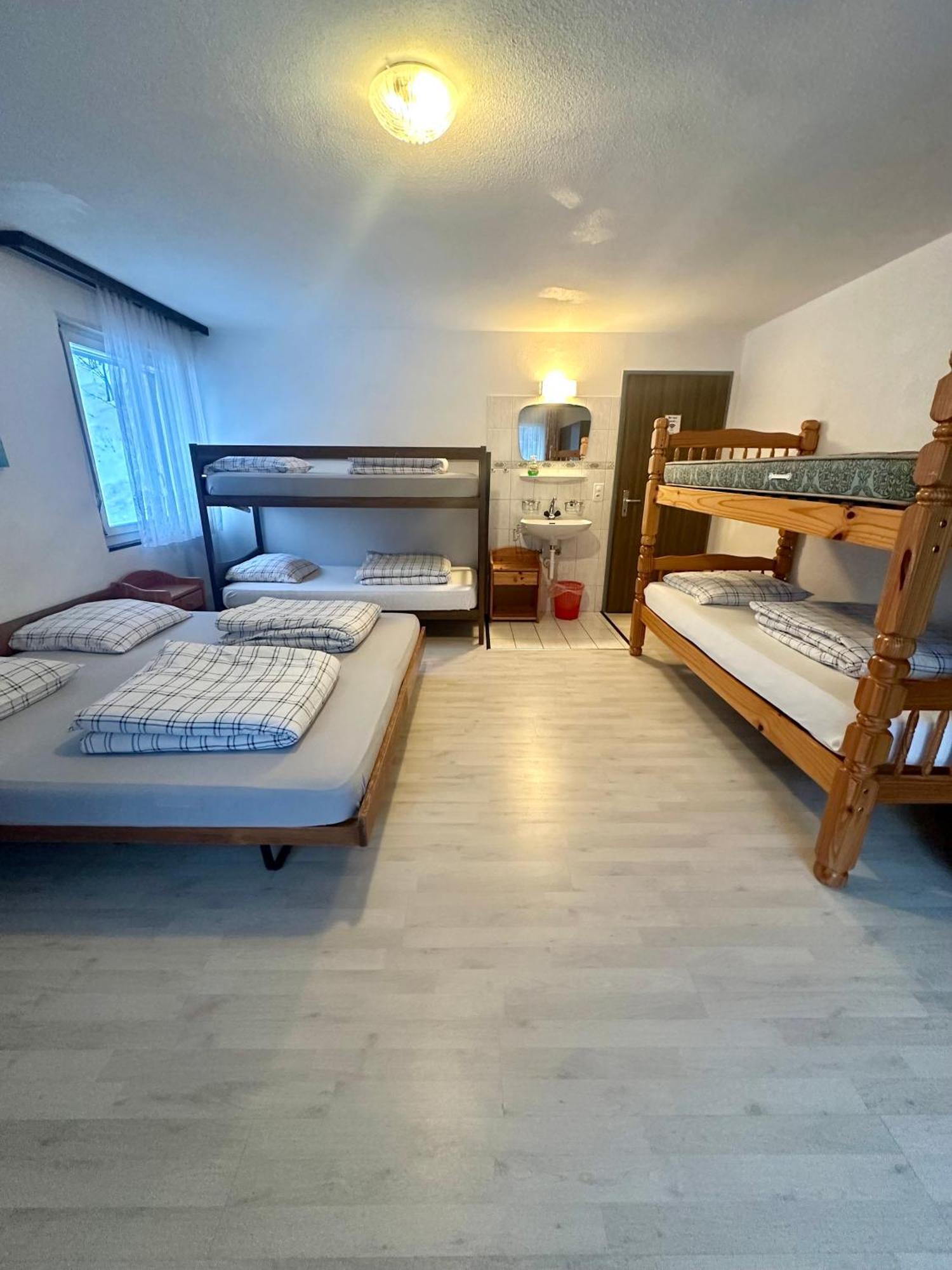 Holiday House Laerchenheim Saas-Balen ภายนอก รูปภาพ