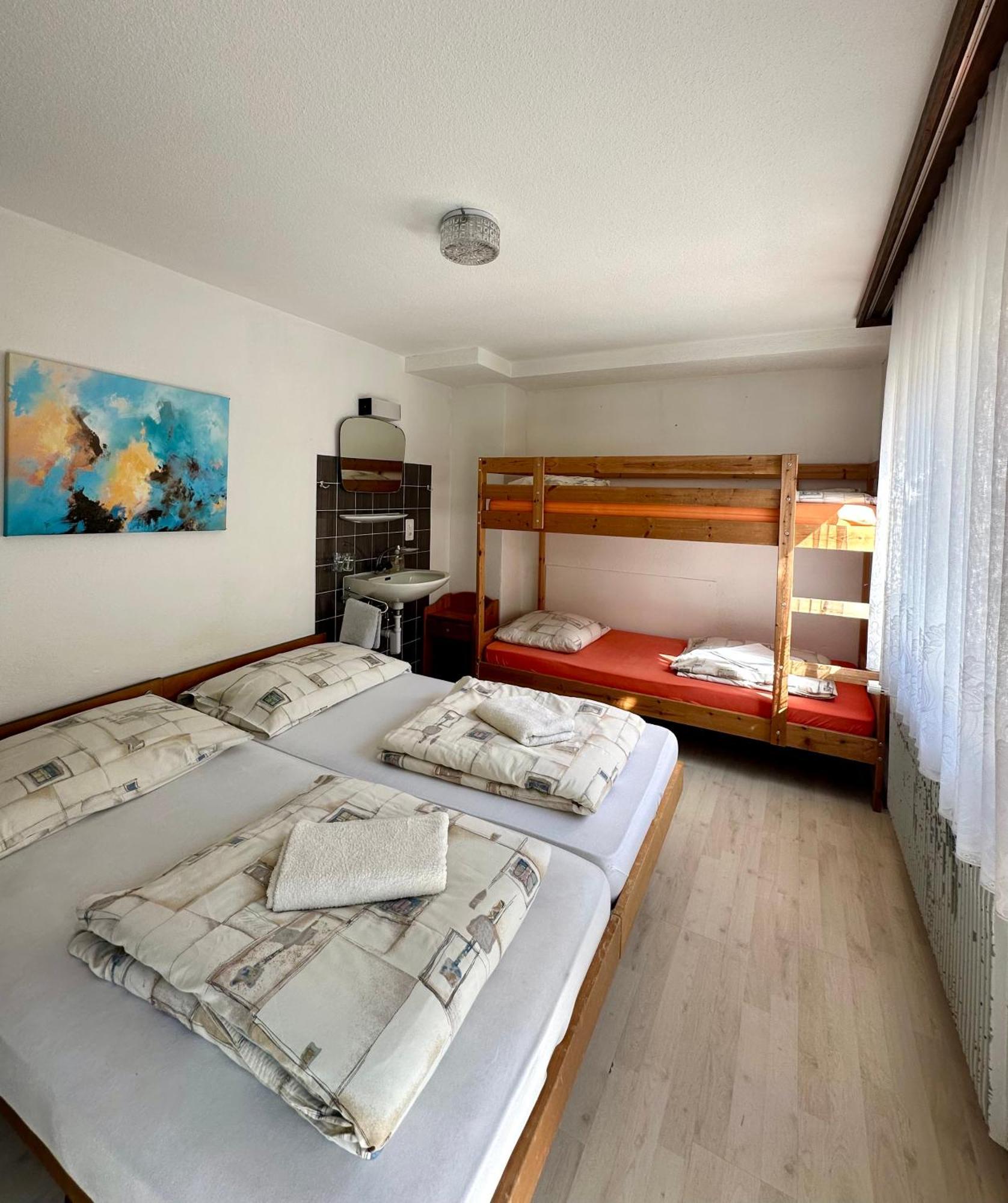 Holiday House Laerchenheim Saas-Balen ภายนอก รูปภาพ